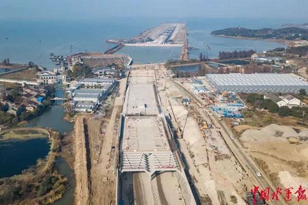 “三重六層”防水施工方案，確保國內(nèi)在建Z長湖底隧道滴水不漏